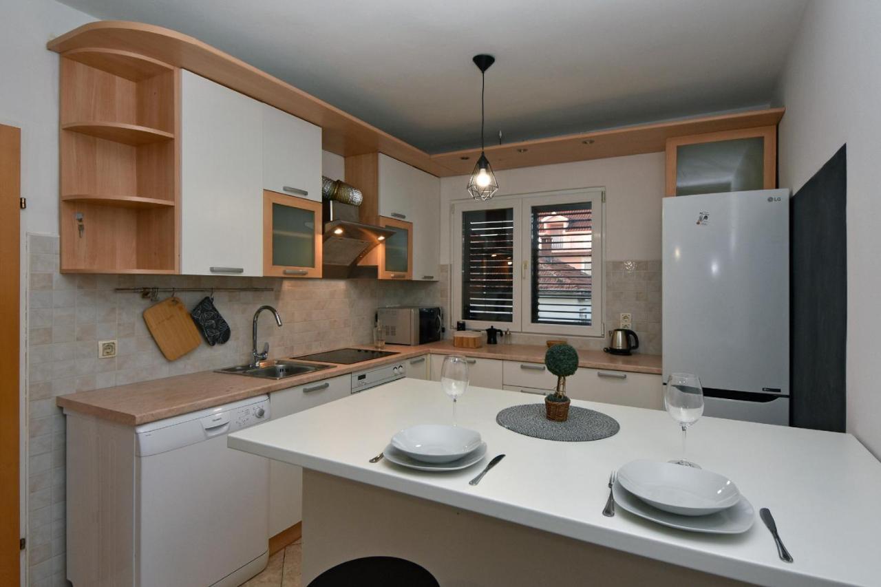 Family Apartment Sara Задар Екстериор снимка