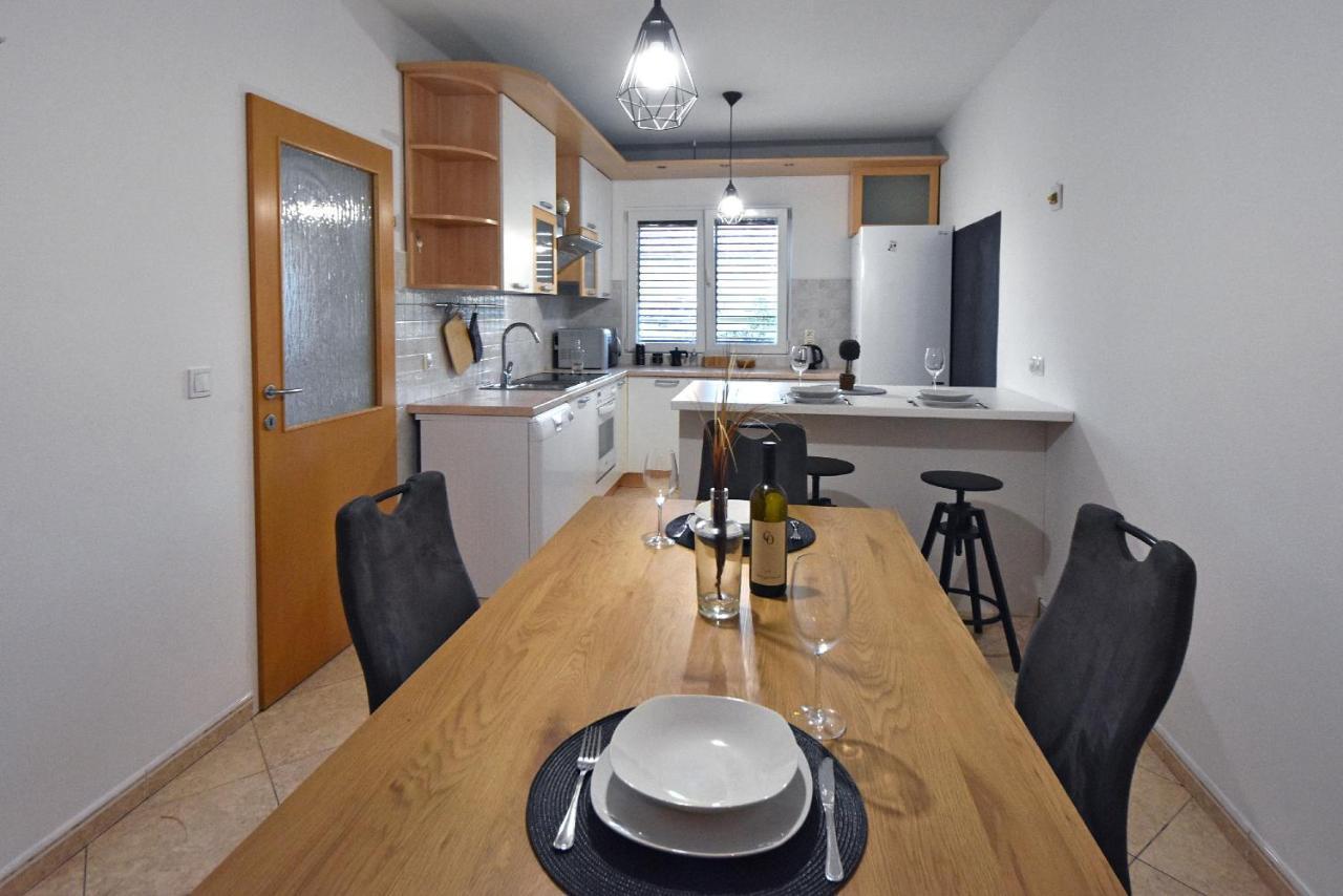 Family Apartment Sara Задар Екстериор снимка